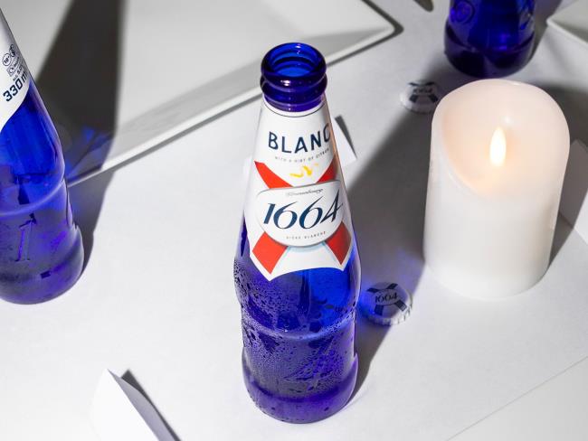 Французское премиальное пиво 1664 Blanc – деликатесное украшение новогоднего стола 2026