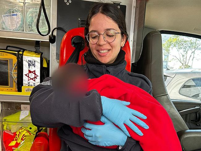 В одном из домов в Хадере на лестничной клетке найден младенец