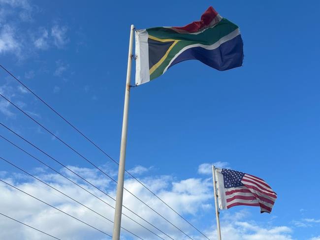 Из-за суда в Гааге мэр Ришон ле-Циона приказал снять флаг ЮАР в городе