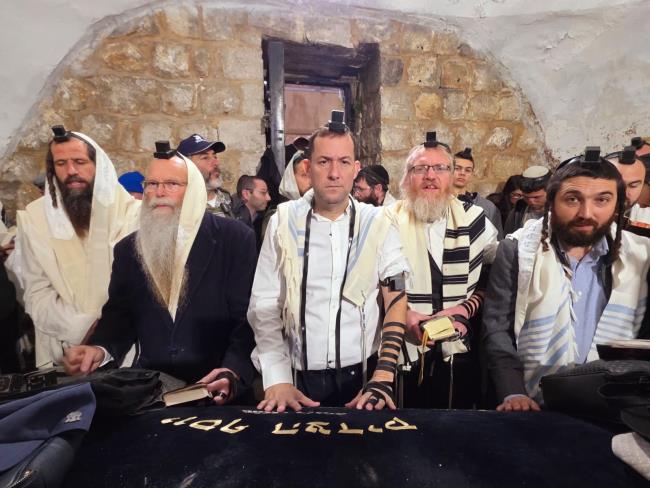 Впервые за 25 лет: евреи молились у Гробницы Иосифа при дневном свете