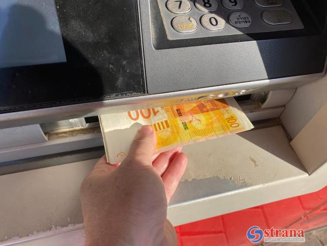 Банки сокращают максимальные суммы денег, которые можно получить в банкоматах 