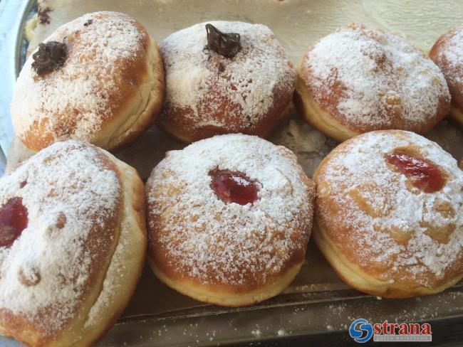 Медики спасли юношу, который едва не погиб из-за ханукального пончика