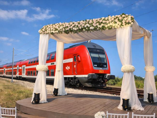 72 млн пассажиров и история любви на перроне: как поезд в Израиле привел к свадьбе