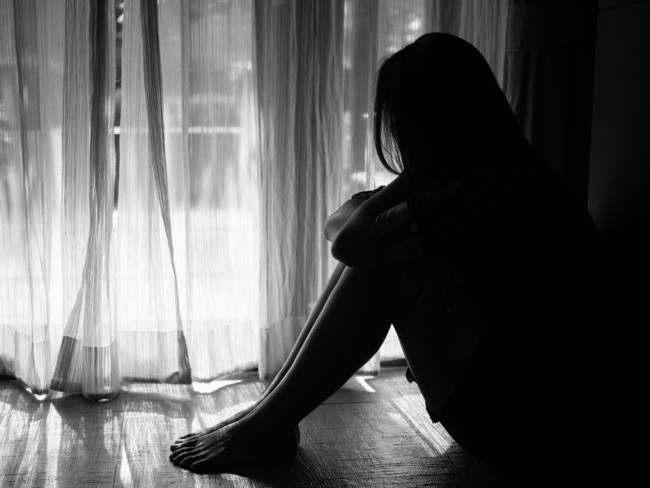 Обвинение против родителей: дочь влиятельной израильтянки заявила о сексуальном насилии
