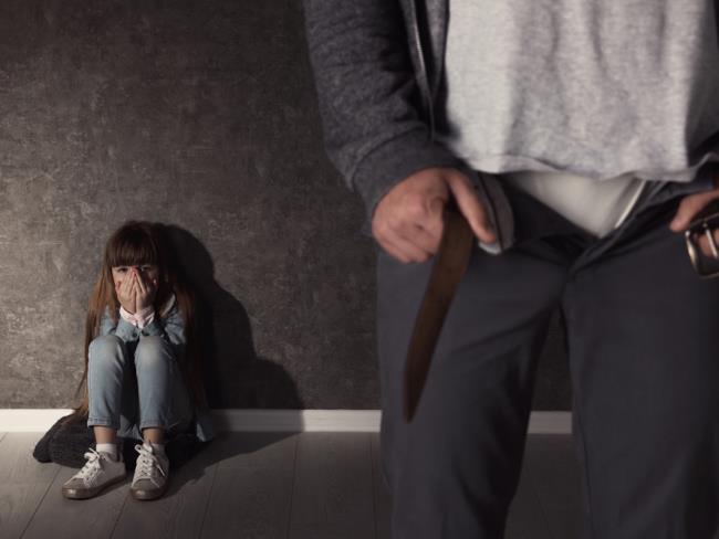 «Когда мне было 8 лет, депутат насиловал меня”. В кнессете заслушали жертв ритуального насилия