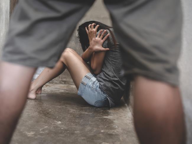 Житель Рахата подозревается в попытке изнасилования несовершеннолетней