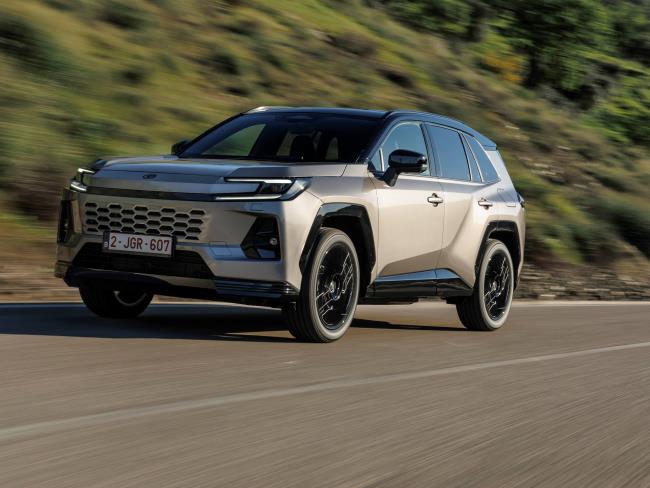 Новый Toyota RAV4 шестого поколения выходит на рынок Израиля прямиком из Японии