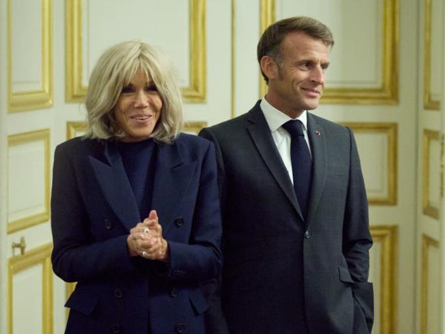 Во Франции осуждены десять человек за заявления, что Брижитт Макрон родилась мужчиной