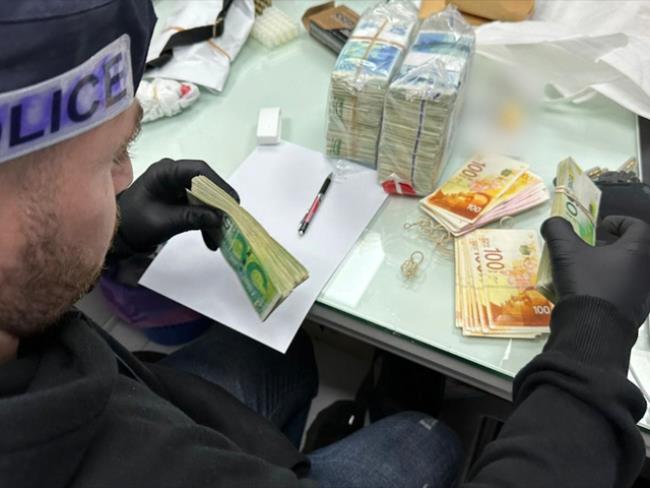 Адвокат Алекс Шуд подозревается в обмане клиентов, в основном русскоязычных пенсионеров