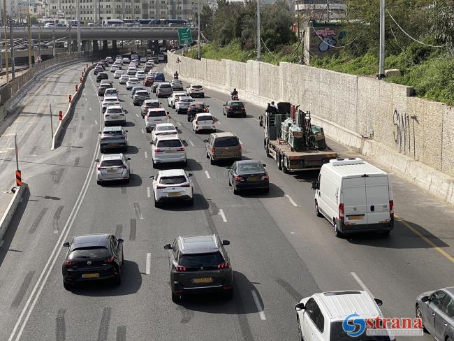 Продажи новых автомобилей в Израиле упали на треть