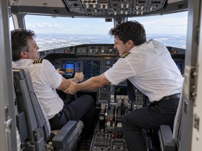Резкое снижение и нож в кабине: пилота Flydubai подозревают в попытке разбить самолет, летевший в Израиль