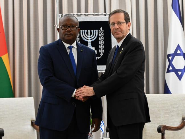 Президент Гвинеи-Бисау прибыл в Израиль и предложил себя в посредники на мирных переговорах