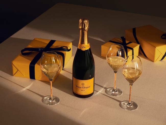 Champagne Veuve Clicquot: легендарное французское шампанское к 8 Марта с доставкой на дом