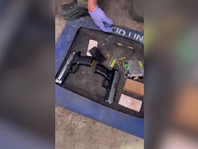 Жительница Гинатона предоставила жилье нелегалу, и тот устроил склад оружия и боеприпасов