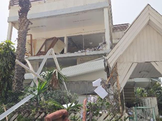 В результате обстрела центра Израиля в Бней-Браке разрушено здание