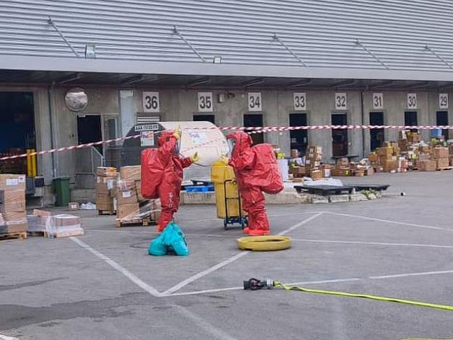 Видео: дым из посылки в аэропорту Бен-Гурион - проведена проверка на опасные вещества