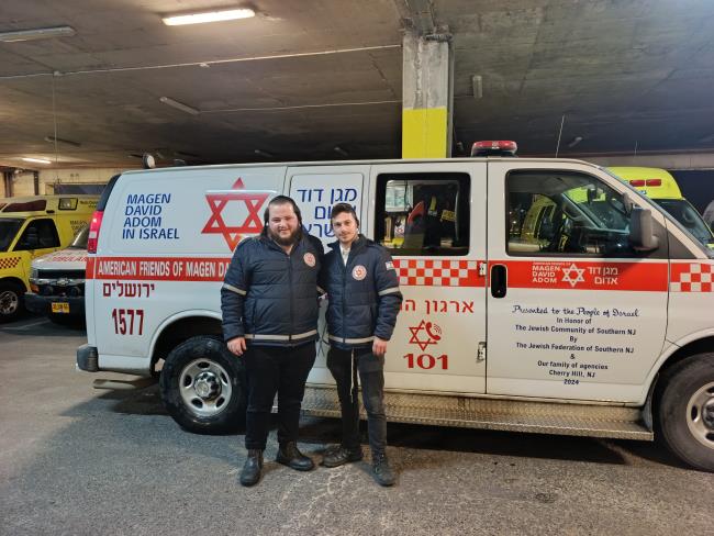 Под звуки сирен: в Иерусалим приняли роды в машине скорой помощи