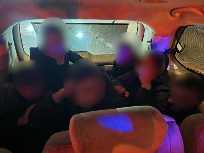 Жительница Тель-Авива ввезла в Израиль нелегалов, шестеро ехали в багажнике