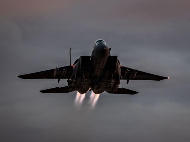 «Инопланетная штука»: сбитый американский пилот F-15 рассказал о загадочном оружии Ирана