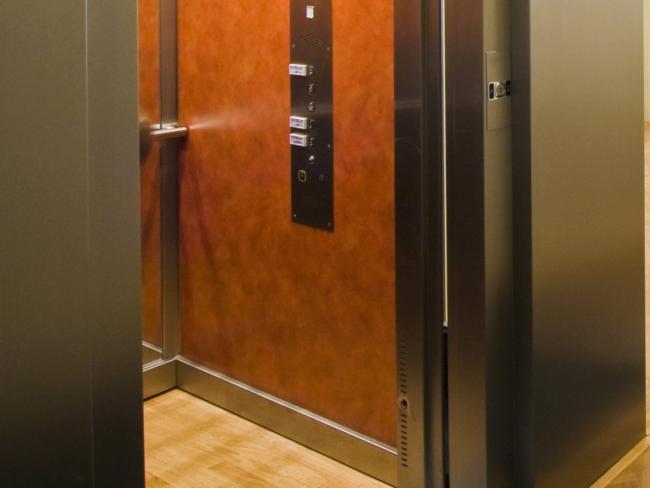 Инспектор по регистрации недвижимости: субботний лифт может не останавливаться на всех этажах