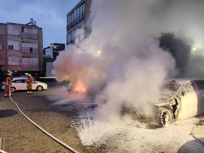 В Герцлии сгорели четыре автомобиля