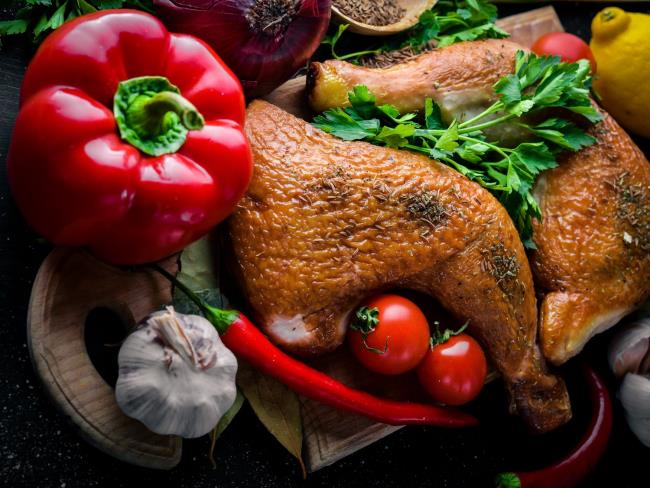 Перед праздниками в Израиле предупредили о дефиците молочных продуктов, курятины и овощей