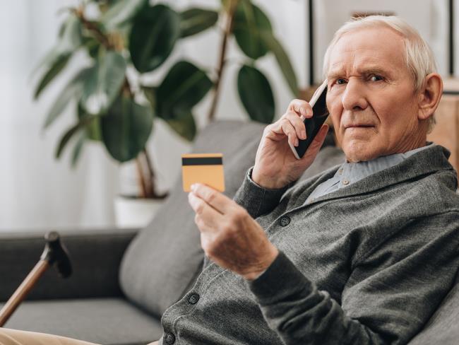 Телефонные звонки — наиболее эффективный метод для обмана пожилых людей