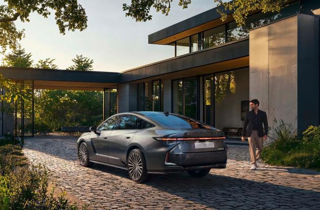 Lexus ES 