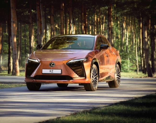 Lexus RZ